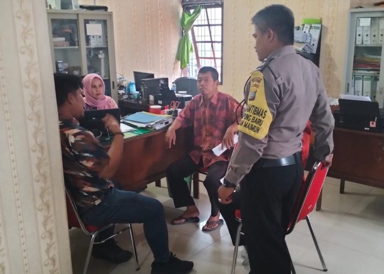 Bhabinkamtibmas Polsek Medan Kota melaksanakan kegiatan sambang di kantor Lurah Kampung Baru